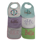 Yếm ăn cho bé thêu logo đa dạng